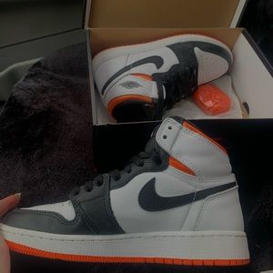 Air Jordan 1 Retro High OG 'Electro Orange, worn a few times